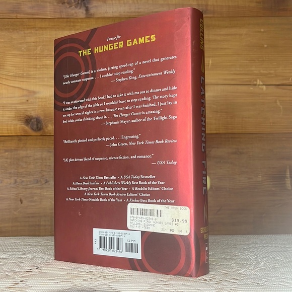Catching Fire, Suzanne Collins - Picture 2 of 5